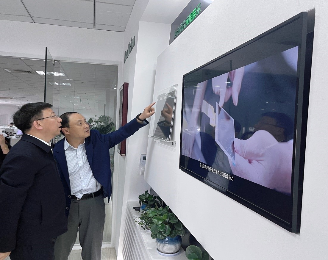 徐汇区俞副区长一行来访小艾电竞微